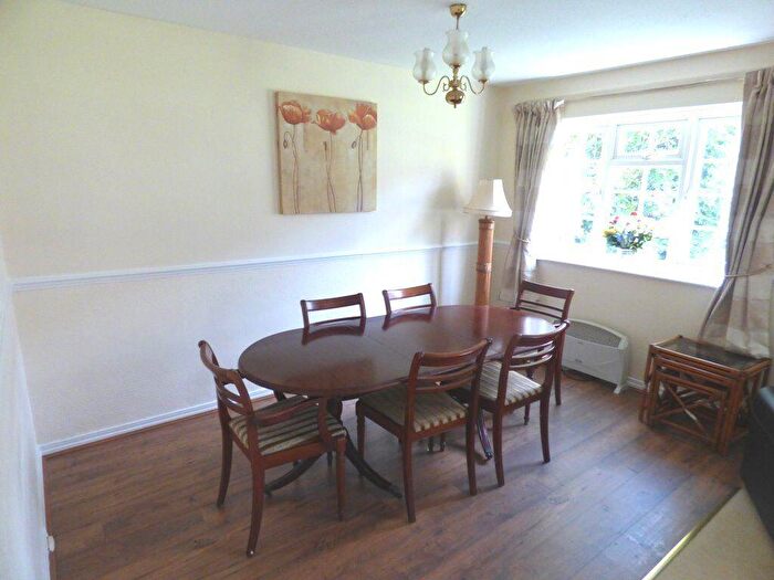 2 Bedroom Apartment To Rent In Dorchester Court, Brooklands Rd, Sale, M33