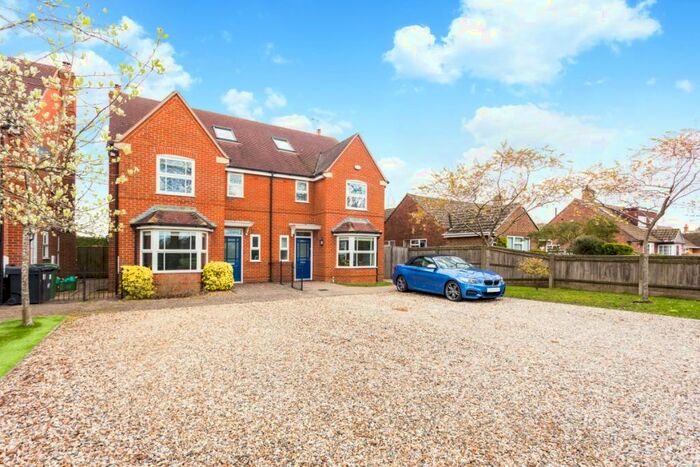 4 Bedroom Semi-Detached House To Rent In Stuart Road Newbury, RG14