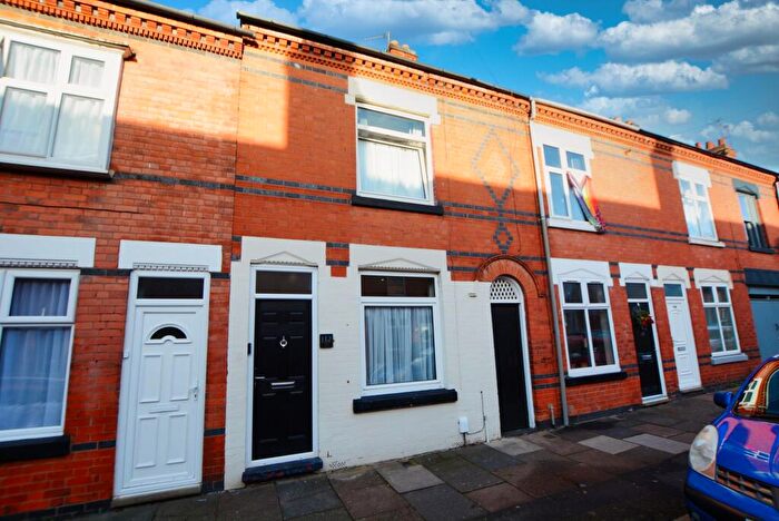 2 Bedroom Terraced House For Sale In Avenue Road Extension, Clarendon Park, Leicester, LE2