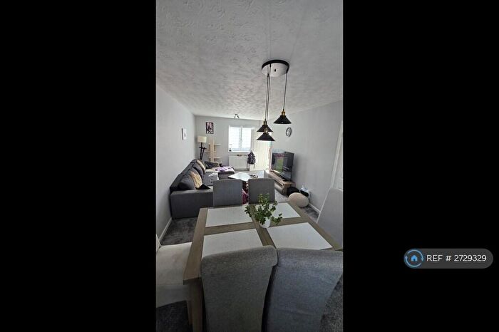 3 Bedroom Terraced House To Rent In Lakeview Green, Northampton, NN3