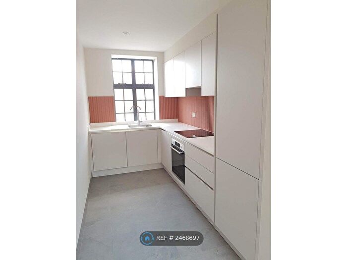 3 Bedroom Flat To Rent In Kember Street, London, N1