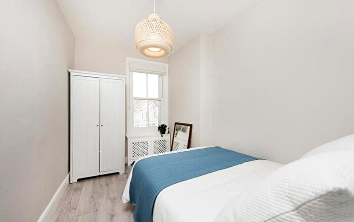 2 Bedroom Apartment To Rent In Park Road, St John's Wood, London, NW8