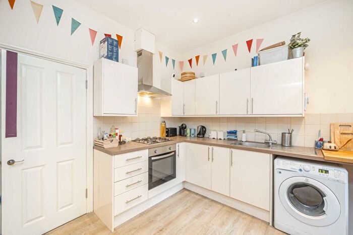 1 Bedroom Flat To Rent In Merton High Street, Colliers Wood, London, SW19