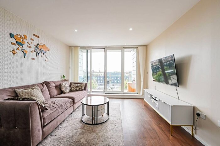 2 Bedroom Flat For Sale In Western Gateway, Docklands, London, E16