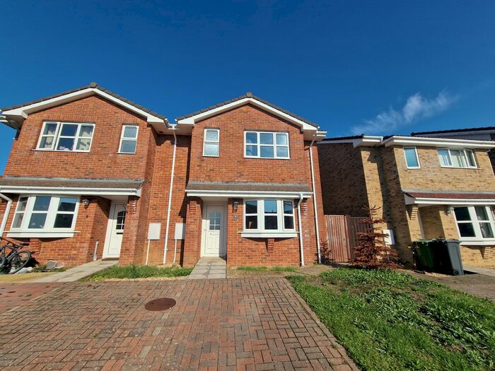 3 Bedroom Semi-Detached House To Rent In The Meadow, East Cowes, PO32