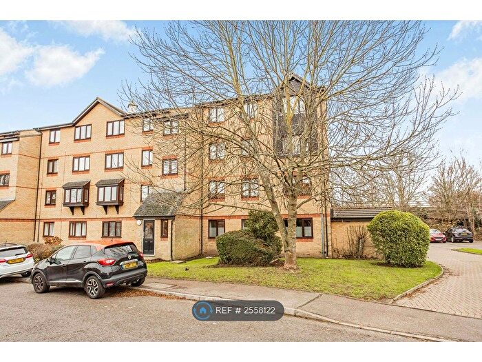 2 Bedroom Flat To Rent In Chestnut Road, Basildon, SS16