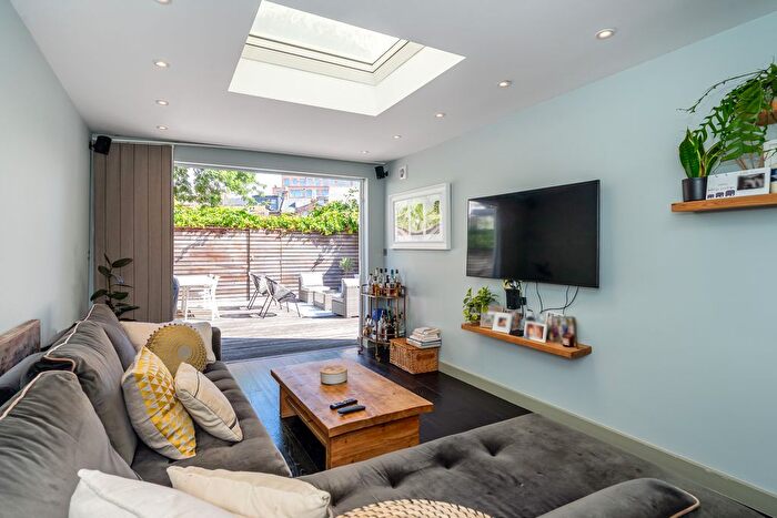 2 Bedroom Flat For Sale In Iverson Road, London, NW6