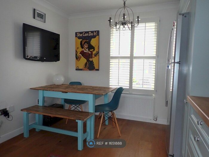 3 Bedroom Terraced House To Rent In Queensgate, Aylesbury, HP19