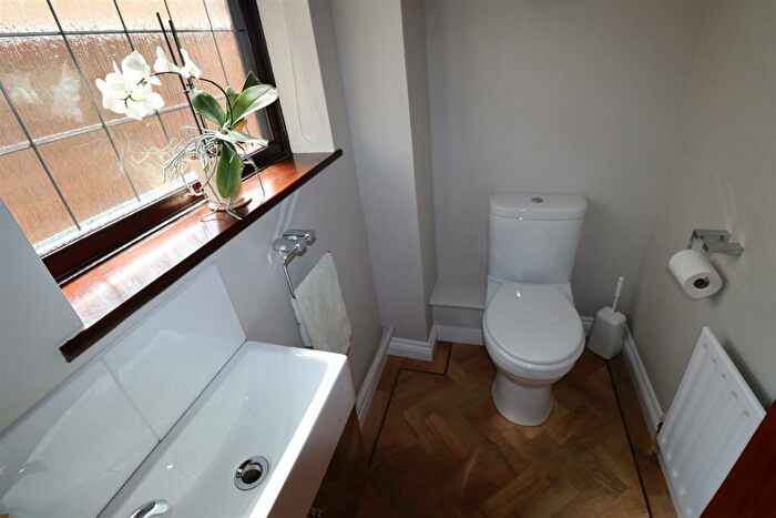 5 Bedroom Detached House For Sale In Maidstone Road, Rainham, ME8