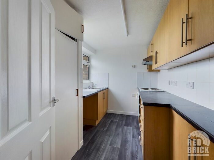 2 Bedroom Flat To Rent In Greendale Road, Whoberley, Coventry, CV5