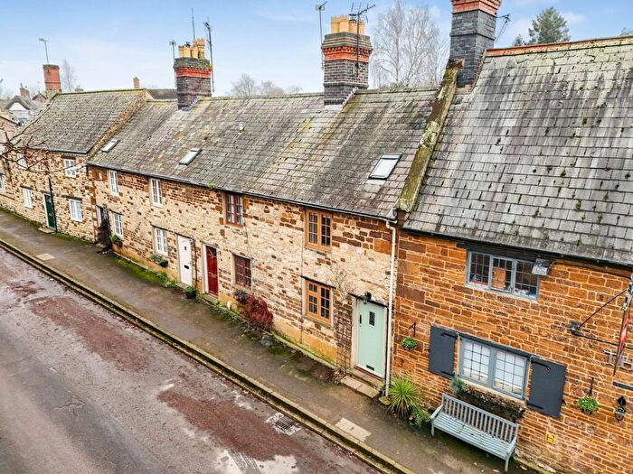 2 Bedroom Cottage For Sale In High Street, Culworth, OX17