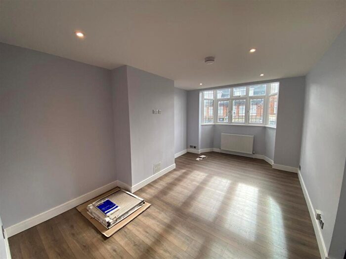 1 Bedroom Apartment To Rent In Bradmore Green, Brookmans Park, Hatfield, AL9