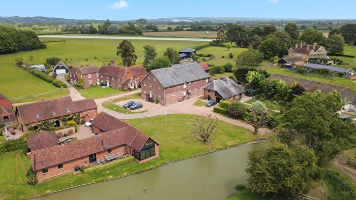 2 Bedroom Flat For Sale In The Malt House, Caxton Place, Tonbridge, Kent, TN11