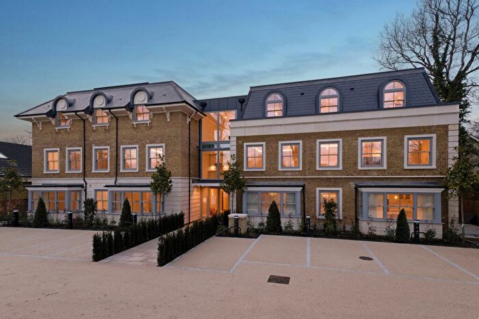 3 Bedroom Flat For Sale In Shalford Lodge, Kingston Hill, Kingston Upon Thames, KT2