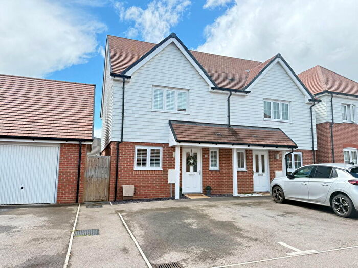 3 Bedroom Semi-Detached House For Sale In Stunning Semi Detached Home On The Bapchild/Sittingbourne Borders - Pear Tree Orchard, ME10