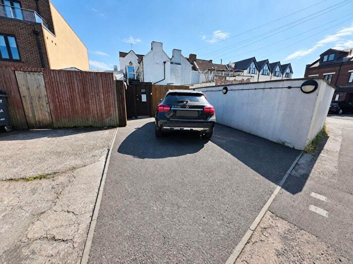 1 Bedroom Apartment For Sale In Two Mile Hill Road, Kingswood, Bristol, BS15