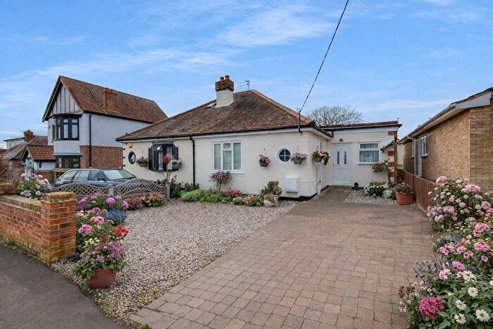 2 Bedroom Semi-Detached Bungalow For Sale In Brackendale Avenue, Basildon, SS13
