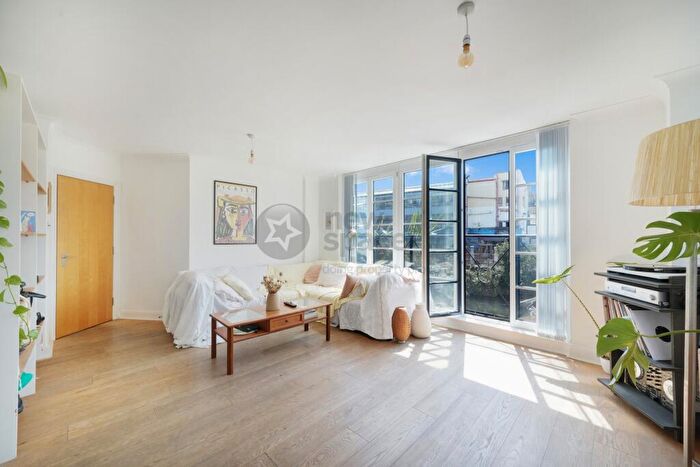 2 Bedroom Flat To Rent In Baltic Place, Kingsland Road, Haggerston, N1