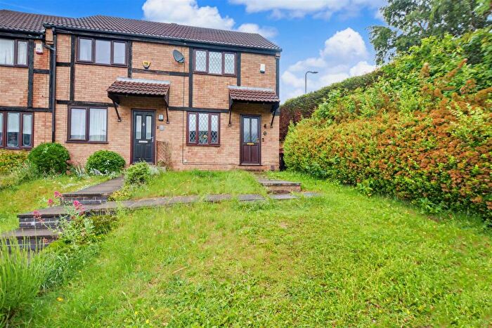 2 Bedroom Town House For Sale In Broad Oak Drive, Stapleford, Nottingham, NG9
