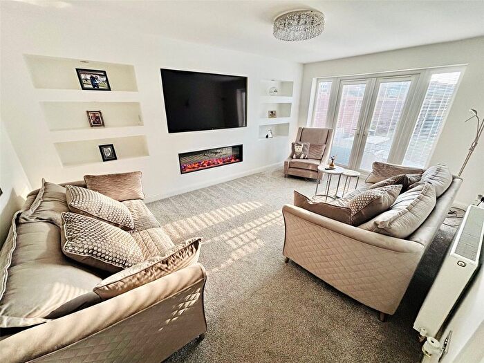 4 Bedroom Detached House For Sale In Waddington Drive, Snaith, Goole, DN14