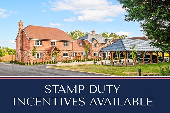 4 Bedroom Link Detached House For Sale In Hookstile Farmstead, Godstone, RH9