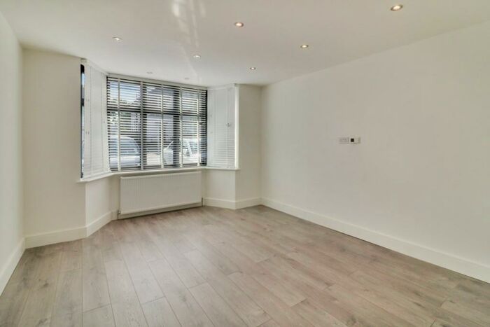4 Bedroom Semi-Detached House To Rent In Hawthorne Avenue, Harrow, HA3