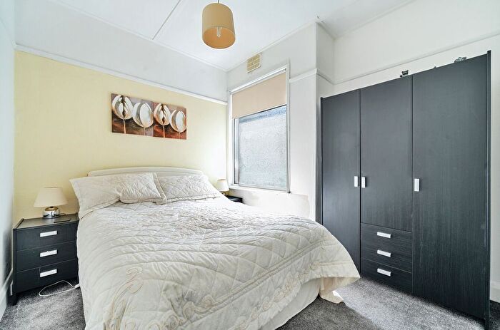 2 Bedroom Flat For Sale In Manor Road, Paignton, Devon, TQ3