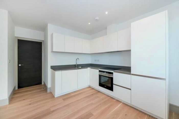 Studio To Rent In Finchley High Road, North Finchley, N12