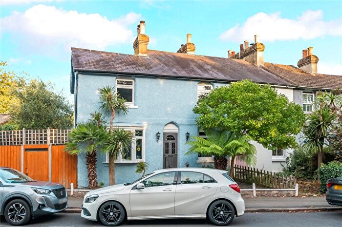 3 Bedroom End Of Terrace House For Sale In Thames Street, Walton-On-Thames, KT12