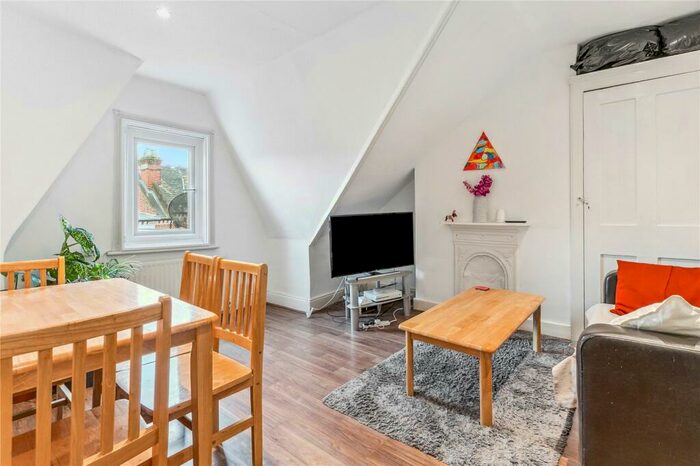 2 Bedroom Apartment To Rent In Morella Road, London, SW12