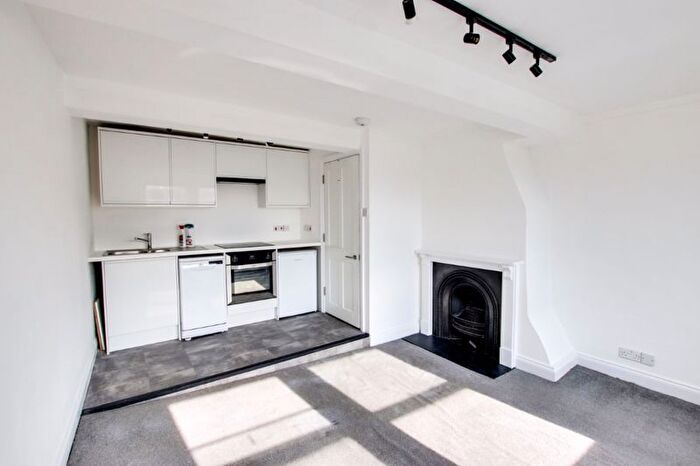 2 Bedroom Flat To Rent In Fore Street, Trowbridge, BA14