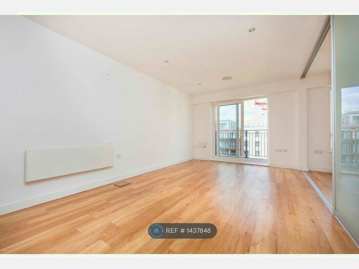 1 Bedroom Flat To Rent In Ensign House, Hendon, NW9