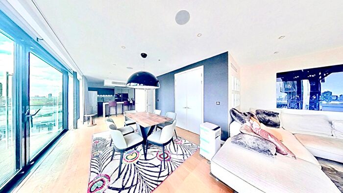 3 Bedroom Flat To Rent In Sterling Mansions Goodmans Field, Aldgate East, E1