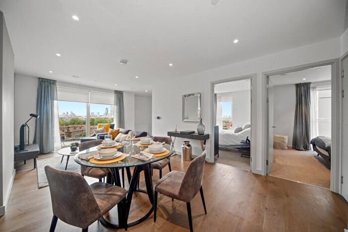 2 Bedroom Flat To Rent In Elephant Central, SE17