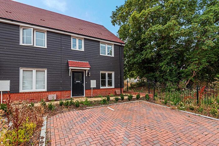 3 Bedroom End Of Terrace House For Sale In Weave Crescent, Andover, SP11