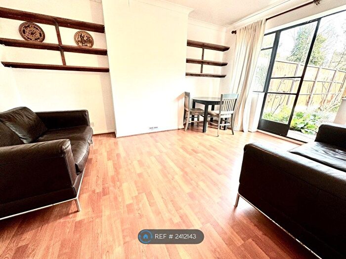 2 Bedroom Maisonette To Rent In Finchley Central, Finchley, N3
