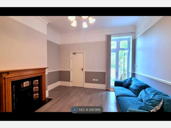 3 Bedroom Flat To Rent In Temple Road, London, N8