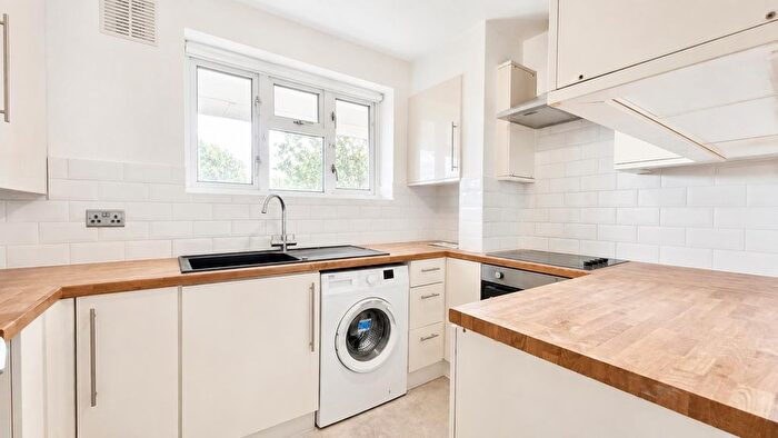 4 Bedroom Flat To Rent In The Mall, Boston Manor Road, Brentford, TW8