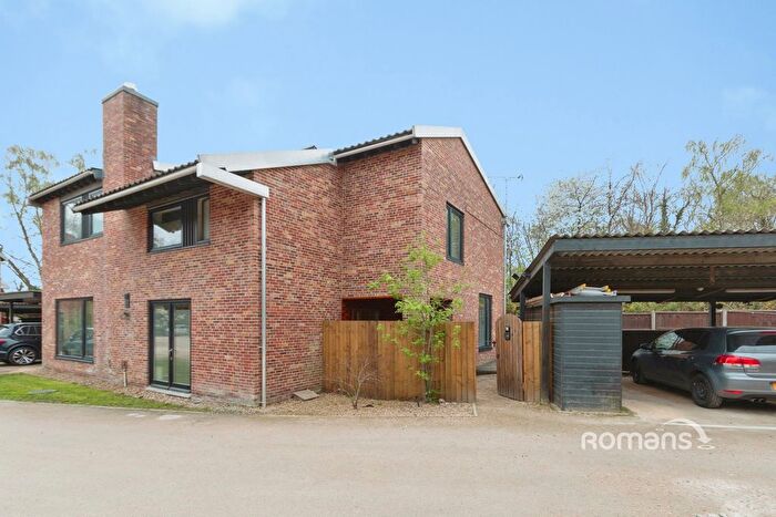 3 Bedroom Semi Detached House To Rent In Sheeling Close, Aldershot, Hampshire, GU12