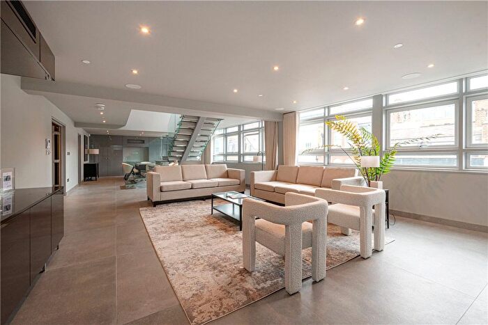 5 Bedroom Flat To Rent In Queen Street, Mayfair, London, W1J