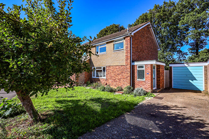 3 Bedroom Semi-Detached House For Sale In Silver Birch Close, Liss, Hampshire, GU33