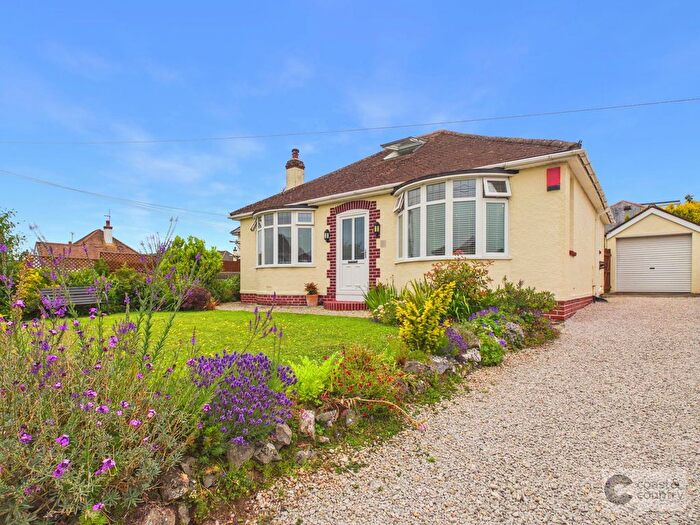 3 Bedroom Bungalow For Sale In Avenue Road, Kingskerswell, TQ12