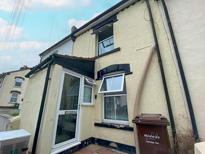 3 Bedroom End Of Terrace House To Rent In Kitchener Road, Rochester, Kent, ME2