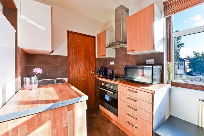 2 Bedroom Flat To Rent In Hampton Road, Ilford, IG1