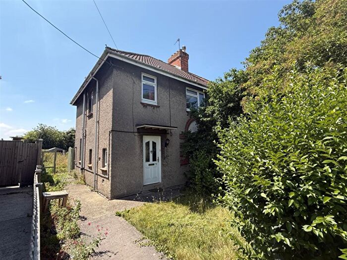 3 Bedroom Semi-Detached House For Sale In Pitman Avenue, Trowbridge, BA14