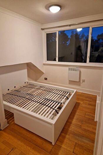 Studio To Rent In Leeside Crescent, Golders Green, NW11