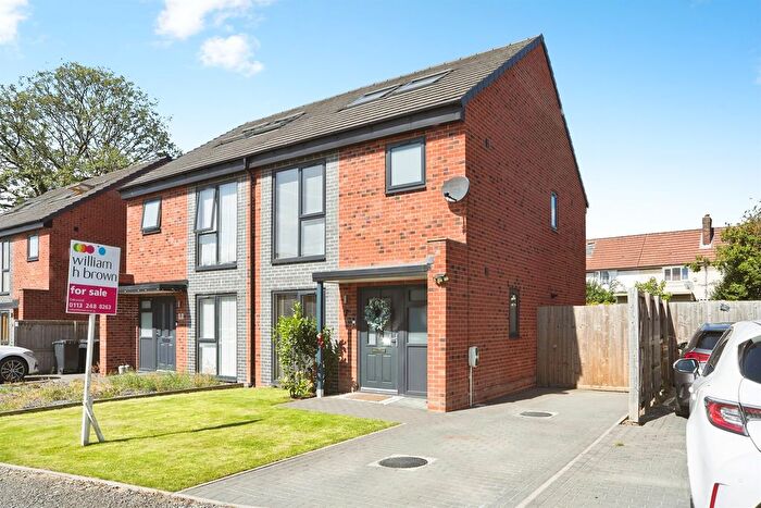 3 Bedroom Semi-Detached House For Sale In Ash Tree Garth, Leeds, LS9