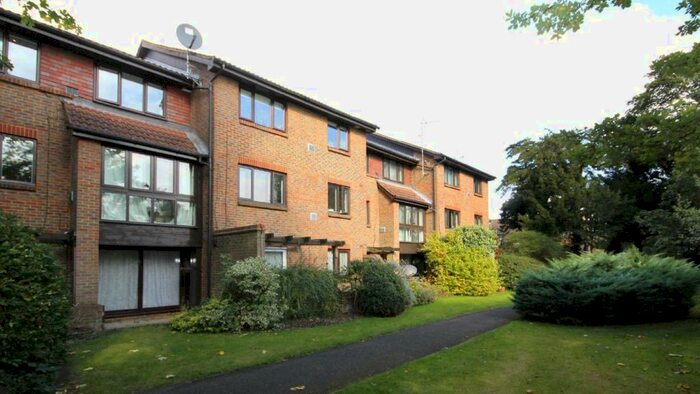 Studio To Rent In Stags Way, Isleworth, TW7