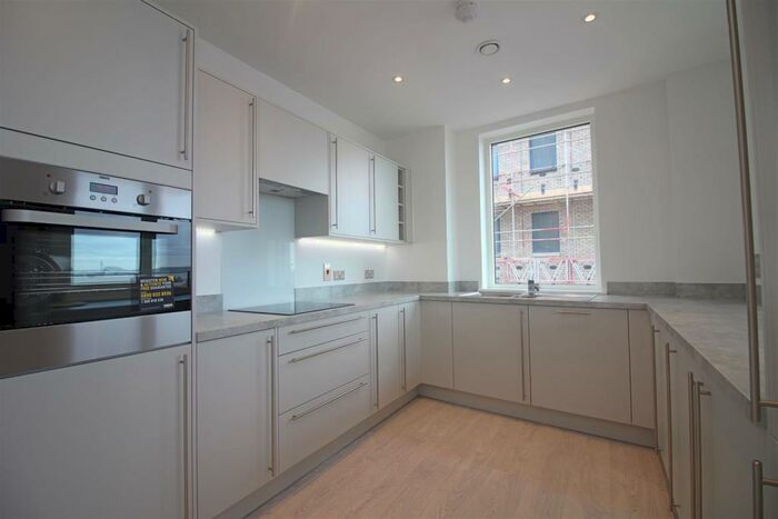 3 Bedroom Flat To Rent In Fielders Crescent, London, IG11