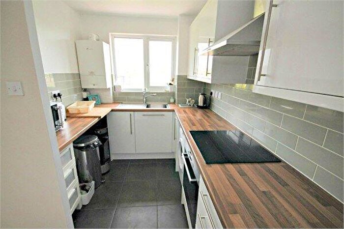 2 Bedroom Flat For Sale In Cornmow Drive, Dollis Hill, NW10